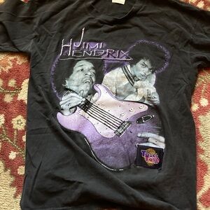 Black and Purple Graphic T-Shirt
1997 vintage graphics t shirt